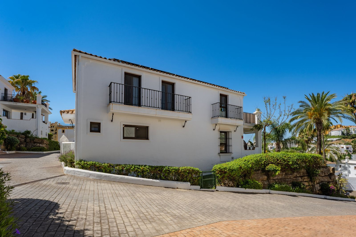 Nueva Milla de Oro, Estepona
